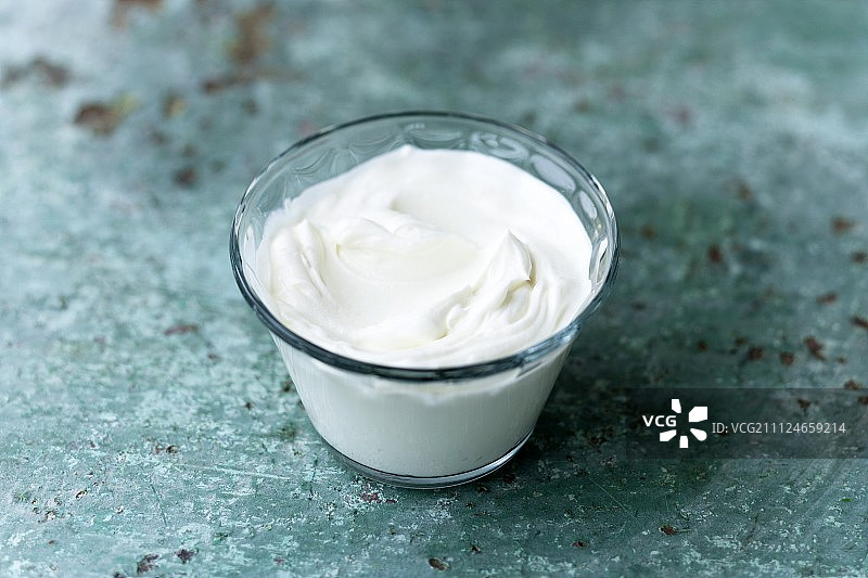 玻璃碗中凝乳特写图片素材