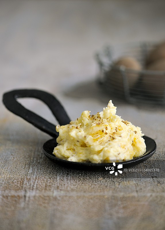 黑盘土豆根泥图片素材