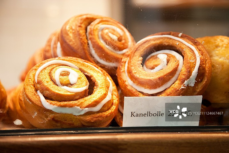 带有价格标签的糕点特写，挪威联合面包店图片素材