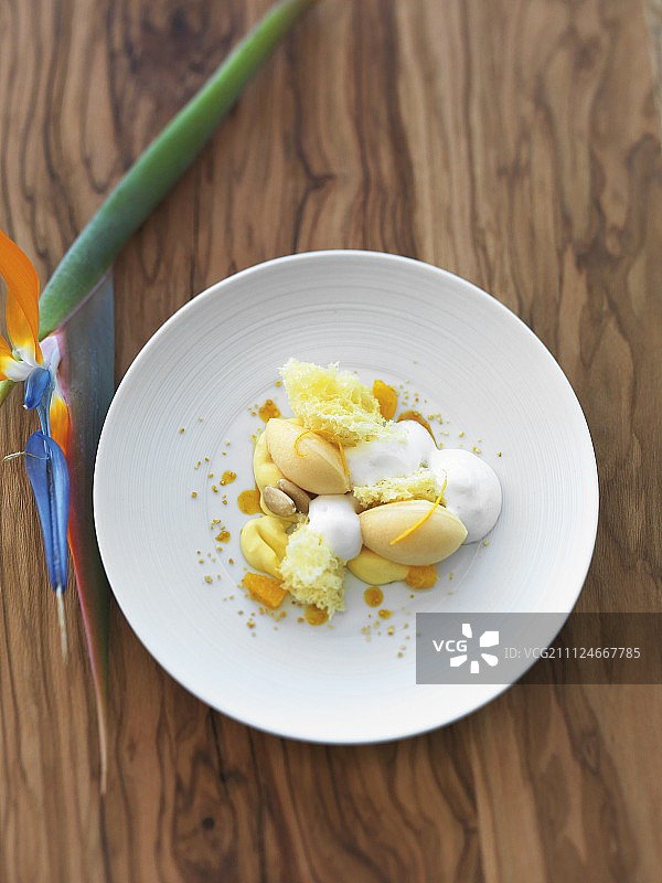 藏红花慕斯，橙花蛋糕及甜点图片素材