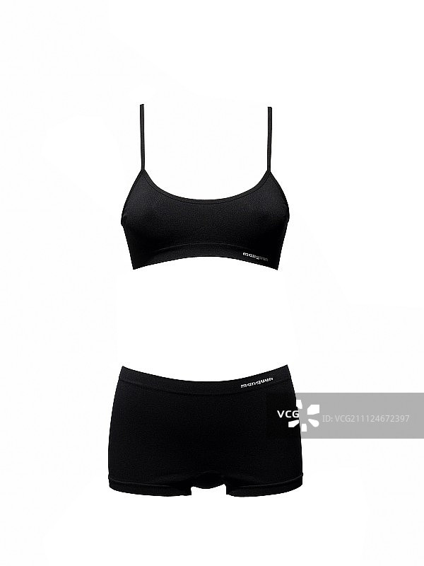 白色背景上的黑色运动胸衣和裤子图片素材