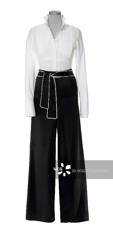 白色背景上的黑色缎面植物衬衫图片素材