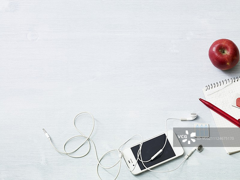 包含苹果、购物清单和iPod的摆件图片素材