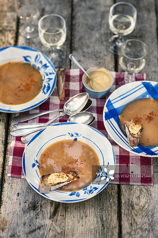 法式普罗旺斯烩鱼汤图片素材