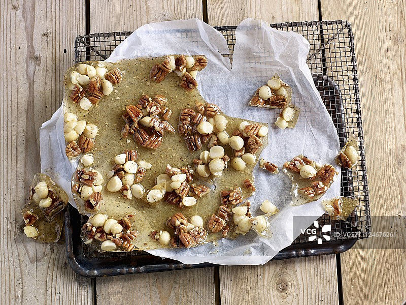 含四川胡椒的坚果脆糖图片素材