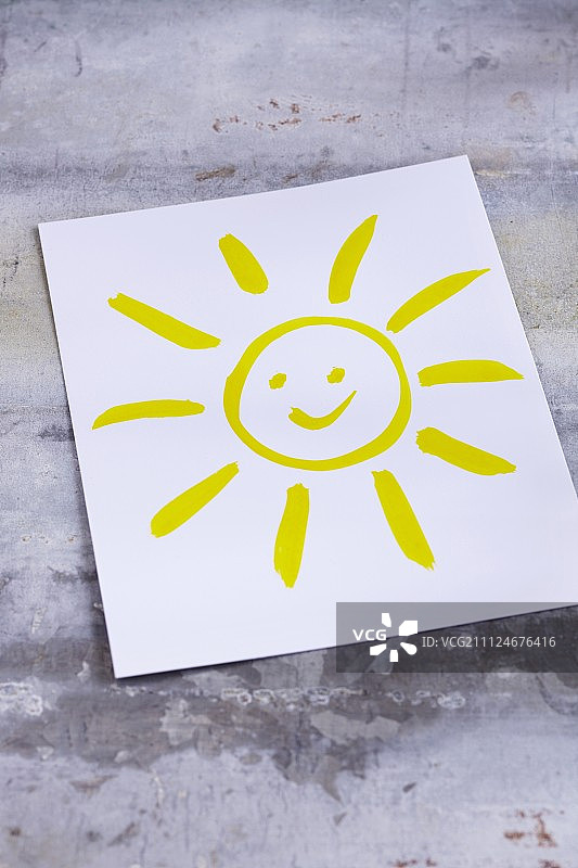 纸上的太阳照片图片素材