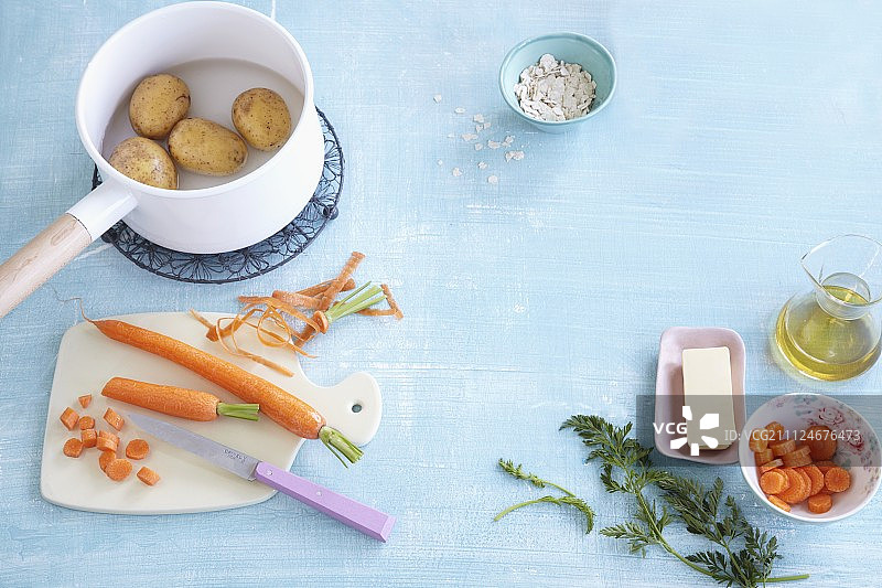 婴儿食品用蔬菜、谷物、油和黄油图片素材