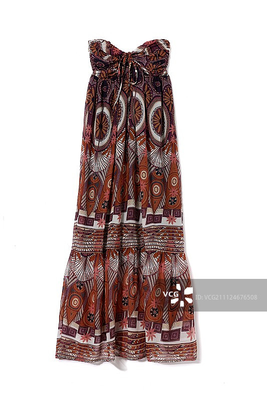 白色背景上的图案连衣裙图片素材