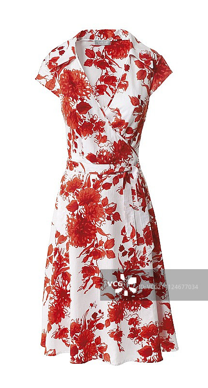 白色背景上的红白夏季连衣裙图片素材