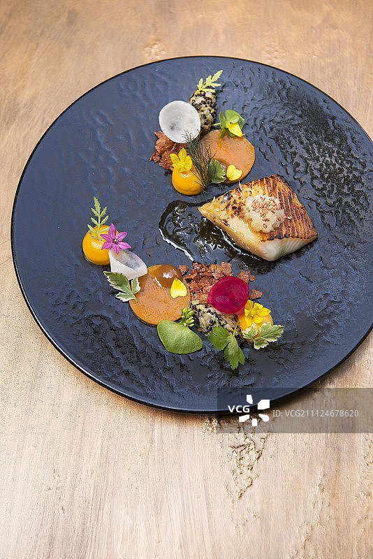 日式烤海鲂鱼配青柠柚子醋酱图片素材