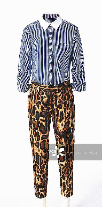 条纹衬衫与豹纹长裤图片素材