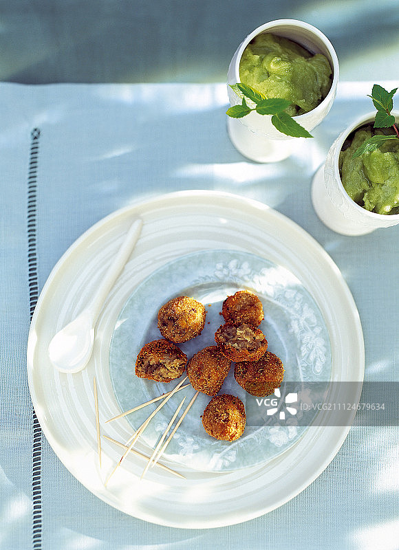 炸茄子配薄荷冰糕图片素材