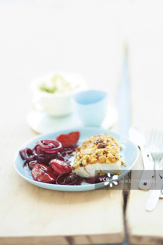 烤鳕鱼配李子酱图片素材