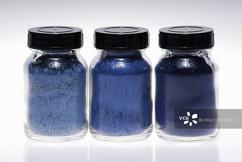 蓝色化妆品小罐图片素材