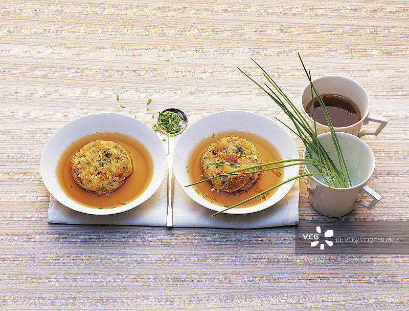 牛肉清汤芝士饺子图片素材