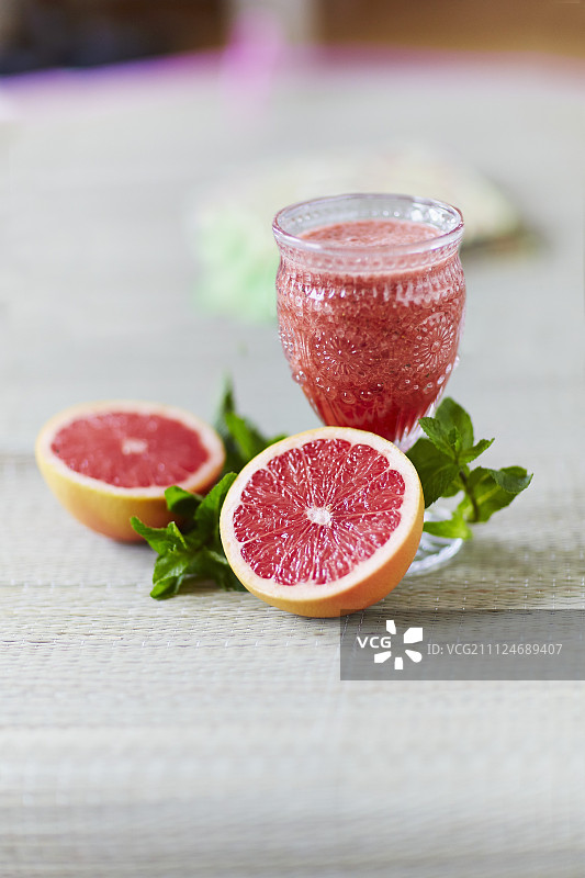 葡萄柚草莓薄荷冰沙图片素材
