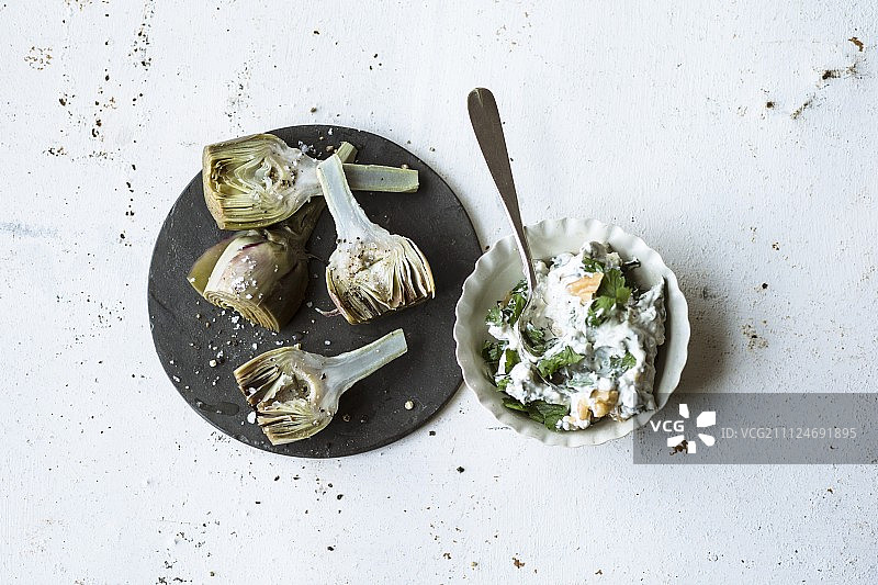 迷你朝鲜蓟配香草夸克图片素材