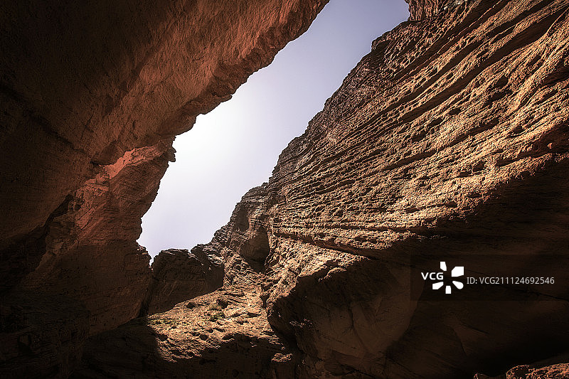 坐井观天图片素材