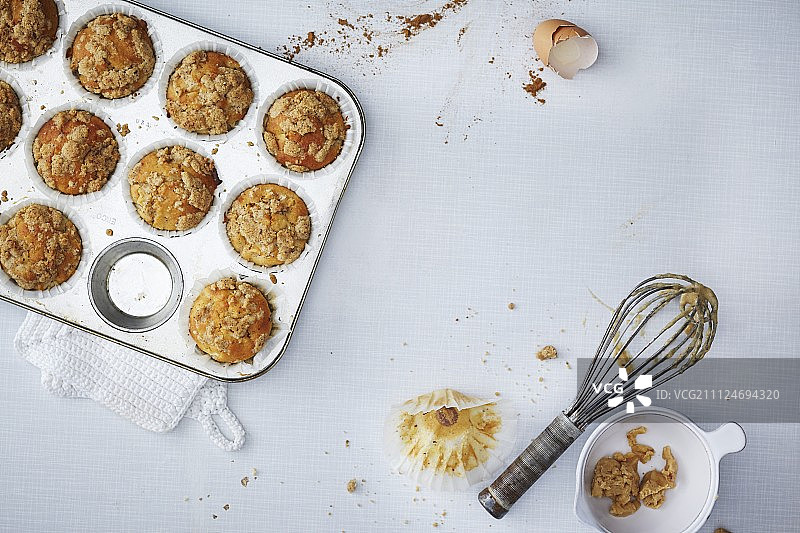 带碎屑的苹果松饼图片素材