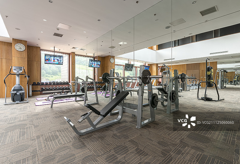 明亮的健身房图片素材