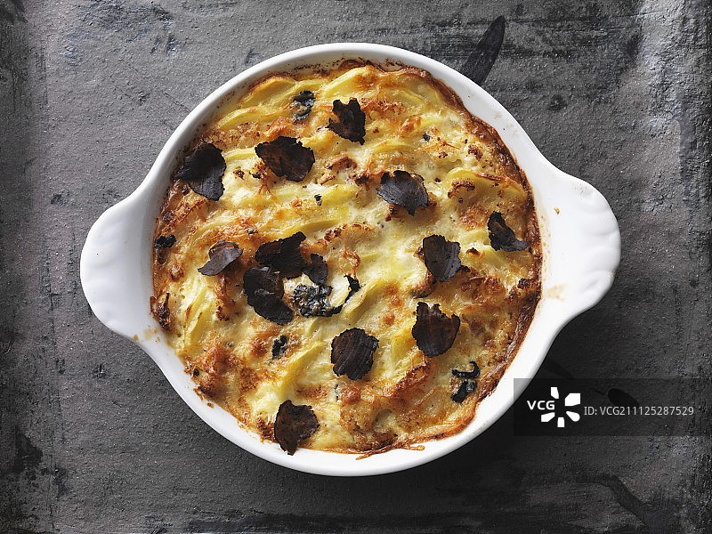 花椰菜黑松露焗烤土豆图片素材