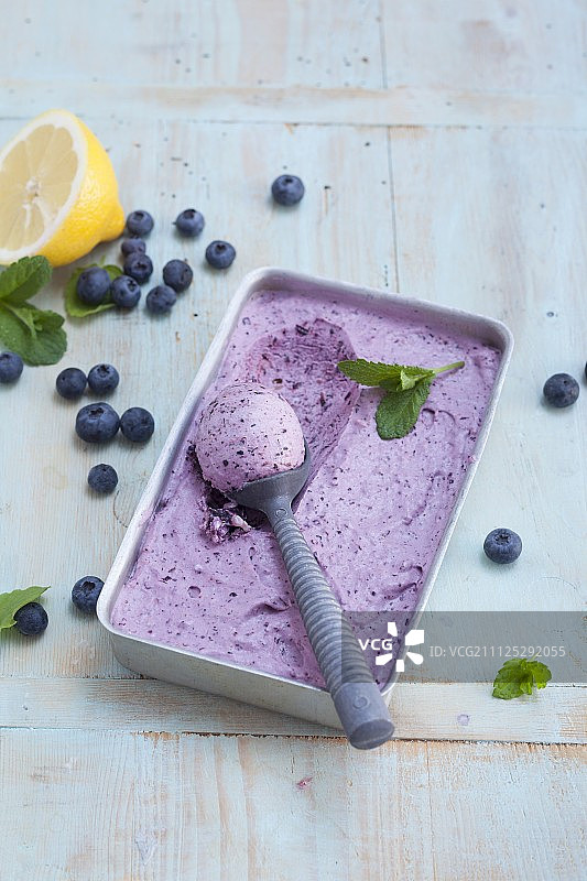 快速蓝莓冰淇淋图片素材