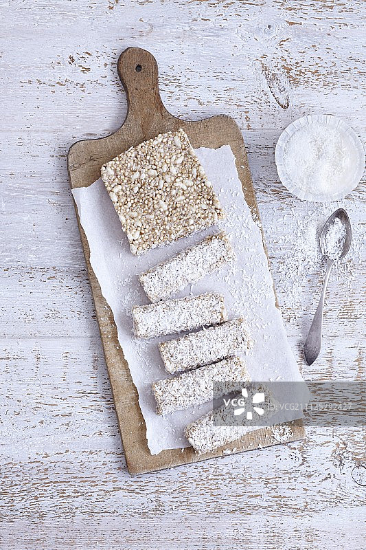 无麸质香蕉巧克力藜麦椰子棒图片素材