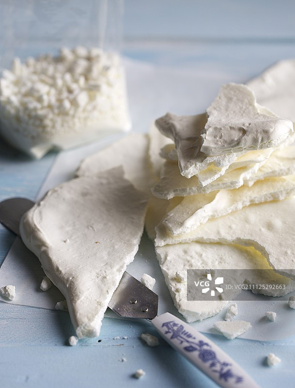 碎裂的蛋白酥皮图片素材