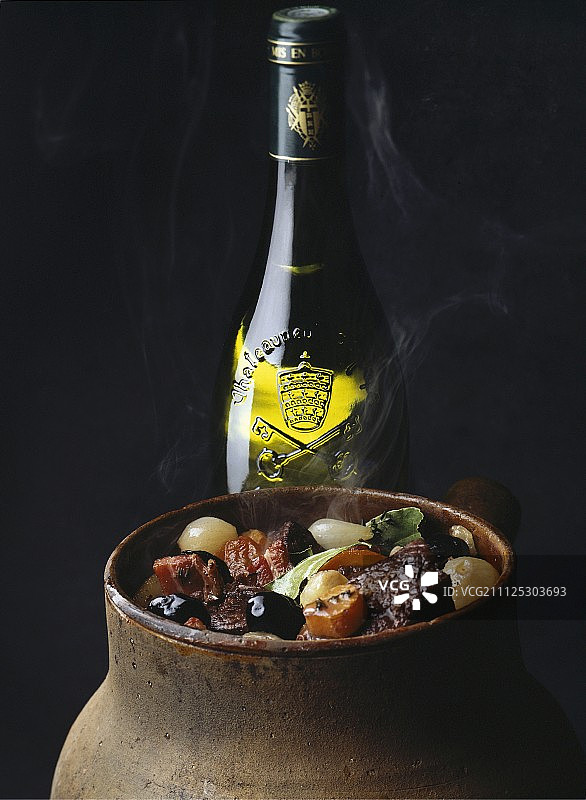 炖菜和白葡萄酒图片素材