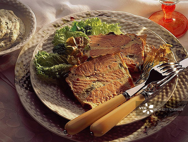 三文鱼蔬菜冻糕图片素材