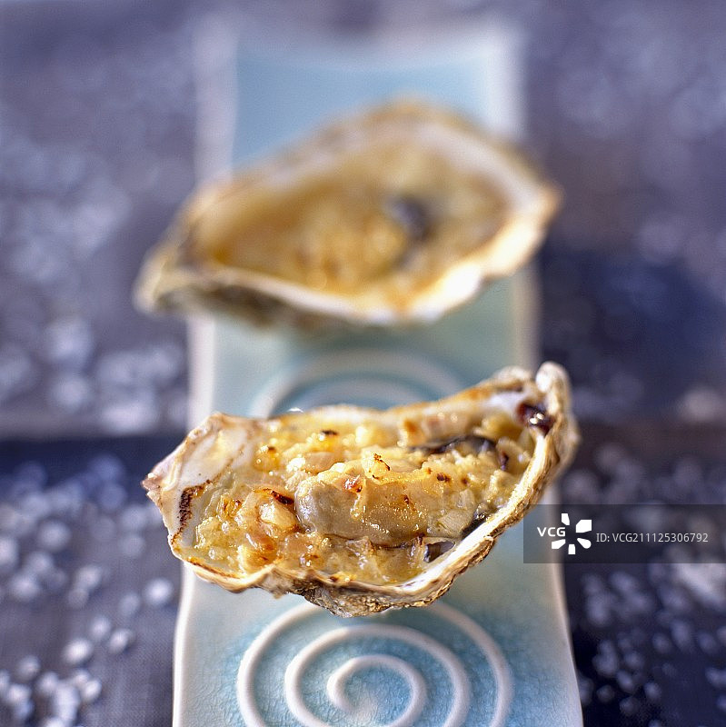 红葱头红酒焗生蚝图片素材