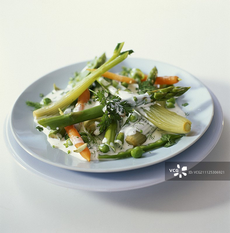 一盘时令蔬菜图片素材