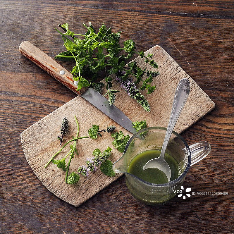 切碎的葡萄酒留兰香图片素材