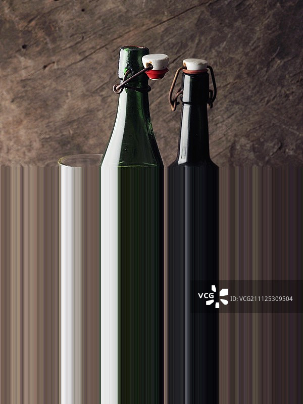 希尔德加德·冯·宾根款红百合葡萄酒图片素材