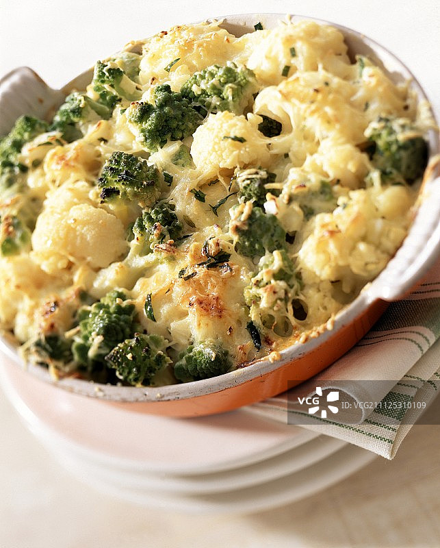 奶酪焗菜花和罗马花椰菜图片素材
