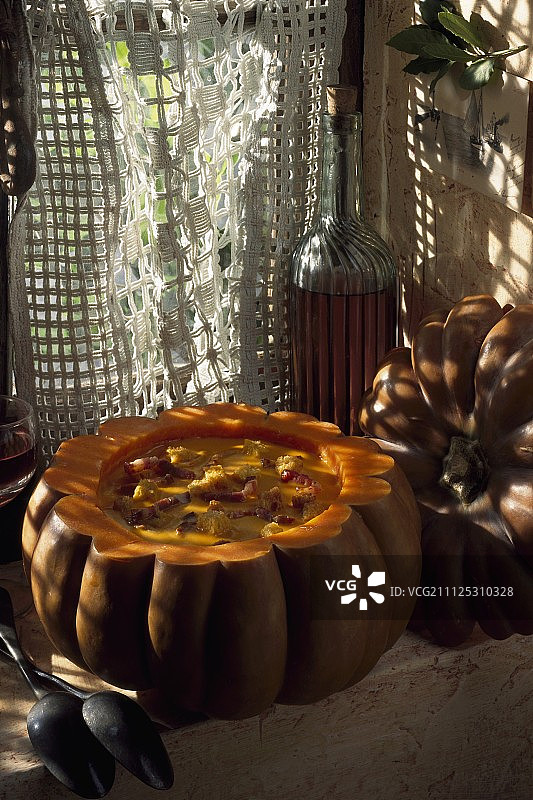 培根鸡油菌南瓜汤图片素材