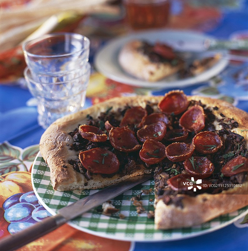 意大利香肠披萨图片素材