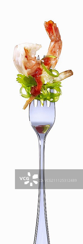 虾、鱼和藻类沙拉小吃图片素材
