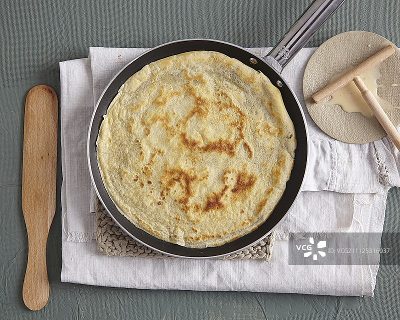 锅中的可丽饼图片素材