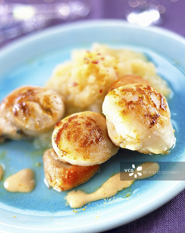 咖喱苹果酱煎扇贝图片素材