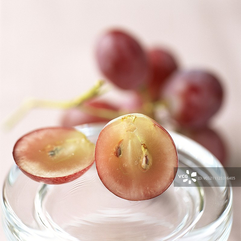 半个葡萄图片素材