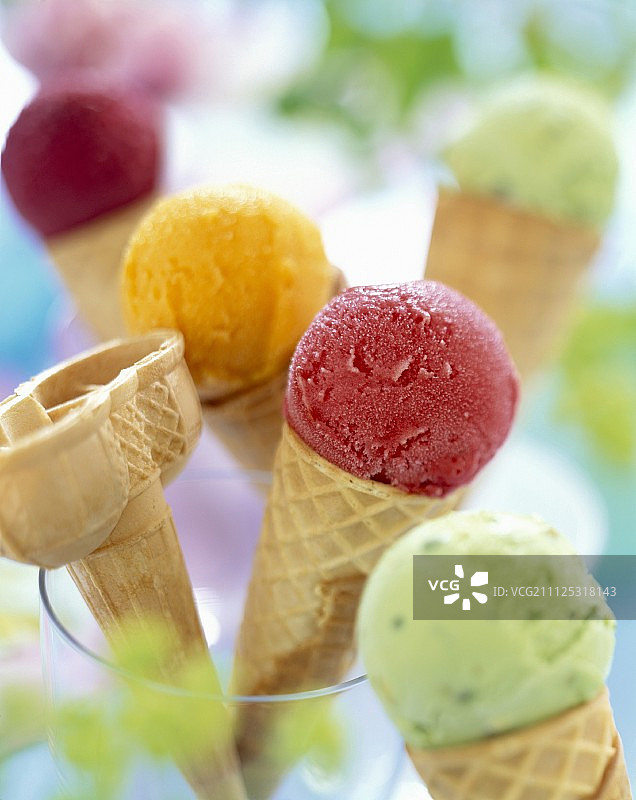 多个冰淇淋甜筒图片素材