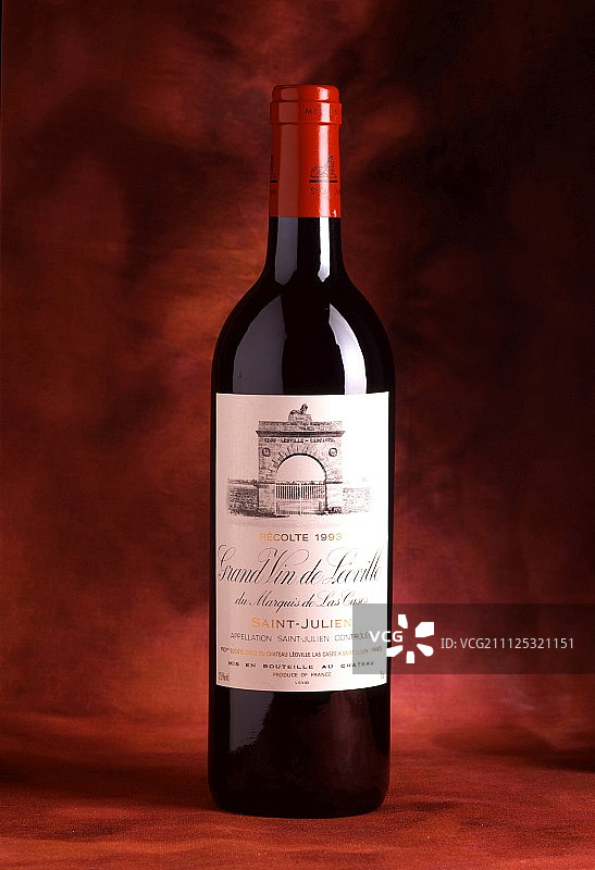 圣朱利安瓶装葡萄酒图片素材