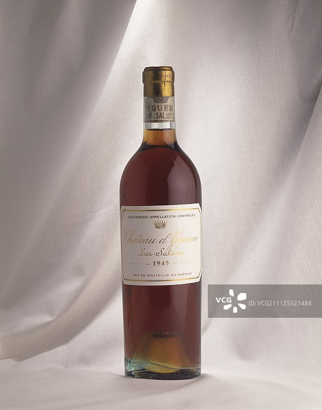 滴金酒庄葡萄酒图片素材