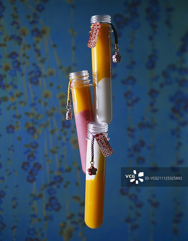 测试装满水果泥的试管图片素材