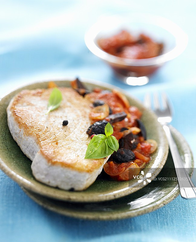 厚切金枪鱼配番茄图片素材