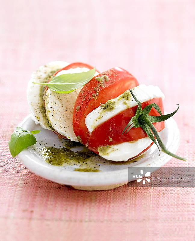 番茄马苏里拉千层饼图片素材