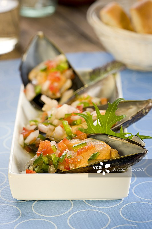 白葡萄酒煮贻贝图片素材