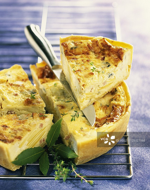 三个奶酪乳蛋饼图片素材