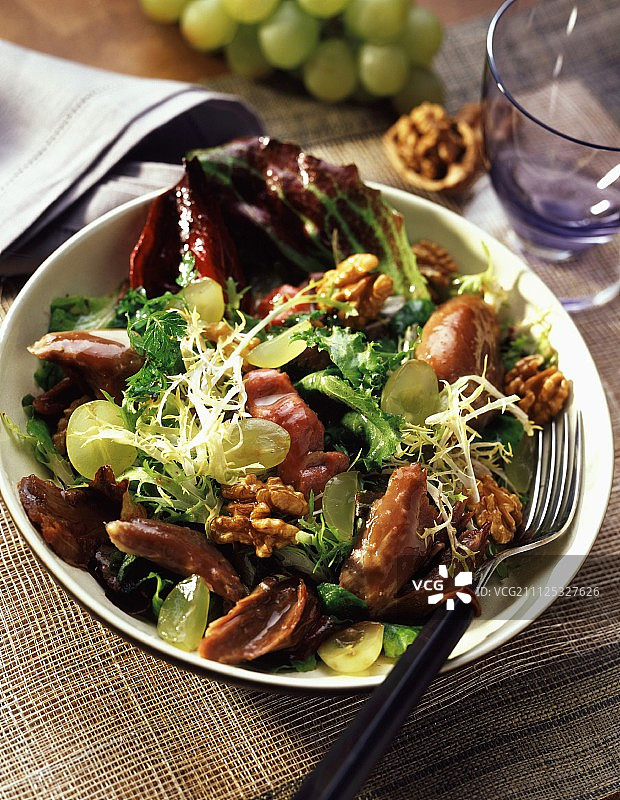 鸭肉核桃沙拉图片素材